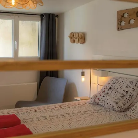 Renovated 2-room House With Garden Casa vacanze
